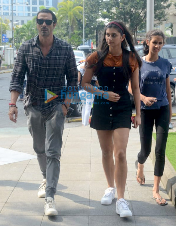 arjun rampal spotted with daughters at bkc 2