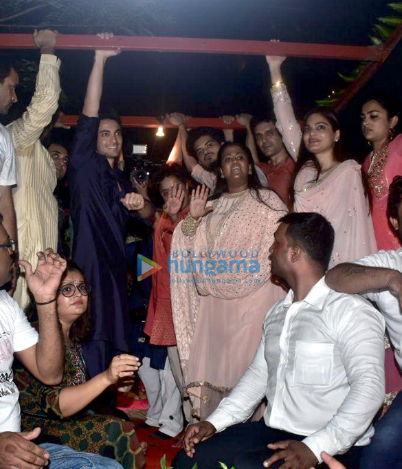 arpita khan aayush sharma sohail khan and others snapped during ganesh visarjan 1