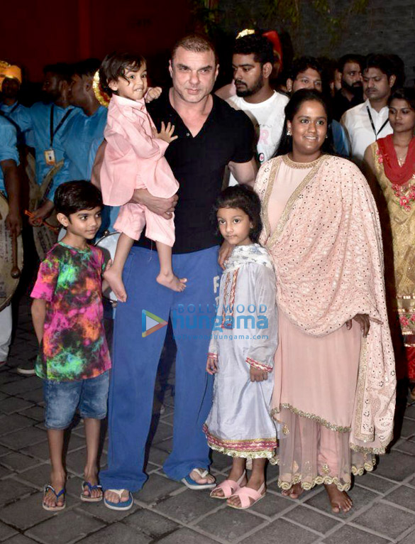 Arpita Khan, Aayush Sharma, Sohail Khan and others snapped during Ganesh visarjan