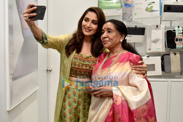 asha bhosle and madhuri dixit snapped attending the new iphone launch at iazure store 5