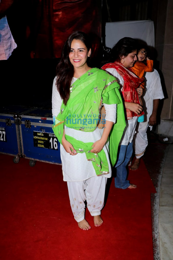 celebs celebrate janmashtami at iskcon in juhu 5