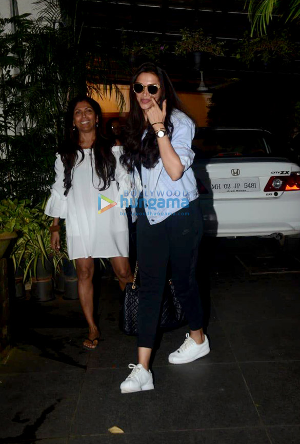 deepika padukone snapped at a salon in bandra 1