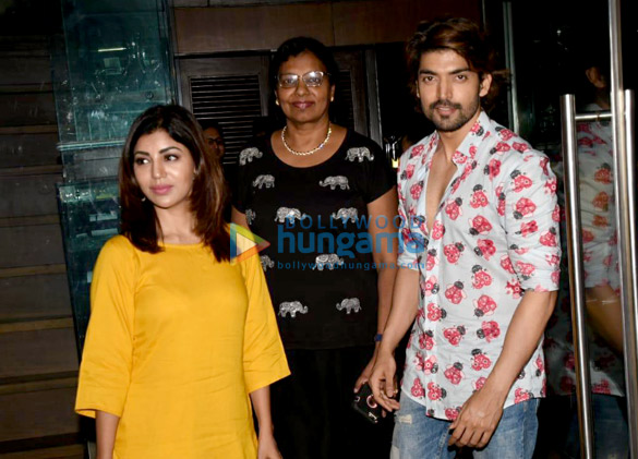 gurmeet choudhary snapped at silver beach cafe in juhu 2