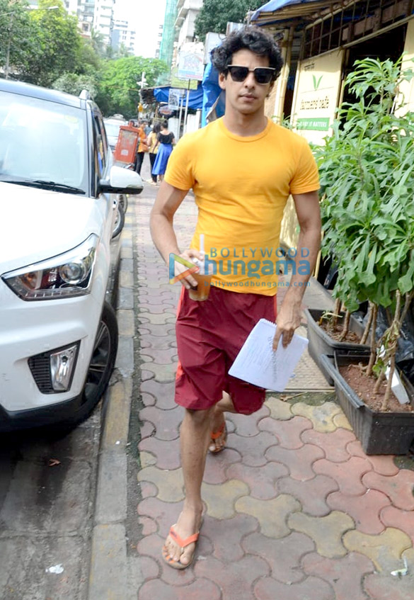 ishaan khatter snapped at farmers cafe 4