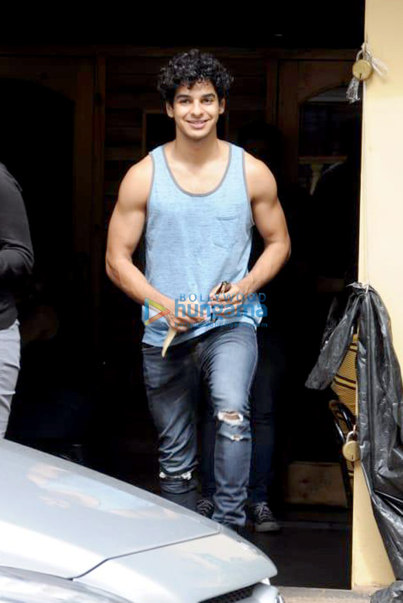 ishaan khatter spotted at farmers cafe 3