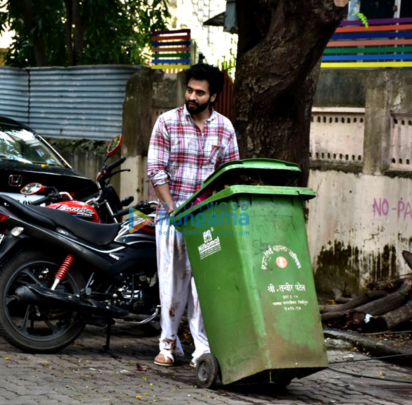 jackky bhagnani spotted in bandra for shooting a short film 2