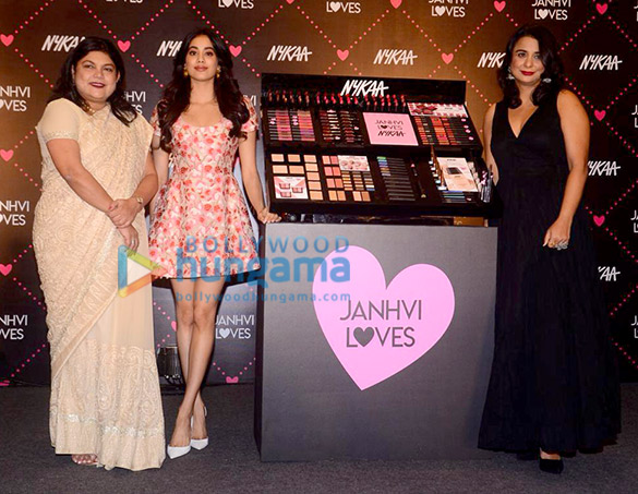 janhvi kapoor snapped at nykaa launch event 2