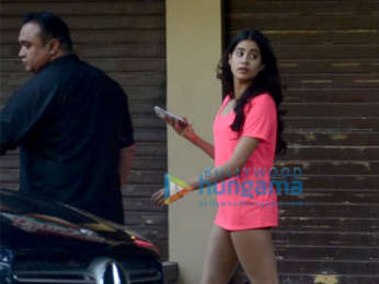 Janhvi Kapoor snapped at a clinic in Juhu