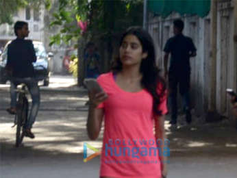 Janhvi Kapoor snapped at a clinic in Juhu
