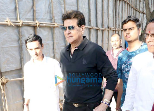 Jeetendra, Ekta Kapoor and Tusshar Kapoor snapped during Ganesh visarjan Jeetendra, Ekta Kapoor and Tusshar Kapoor snapped during Ganesh visarjan
