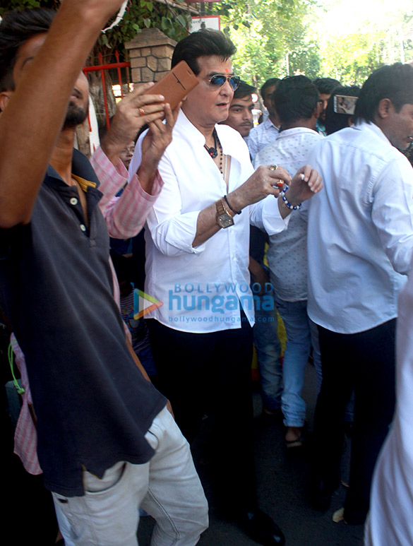 jitendra snapped at the shani mandir 3