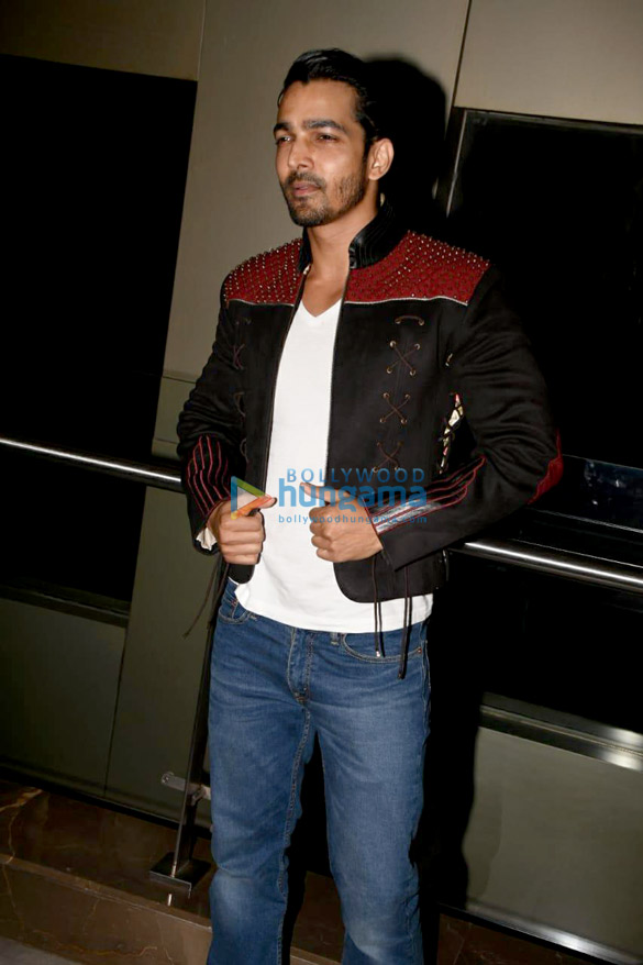 john abraham sonakshi sinha shraddha kapoor and other grace the special screening of paltan 9