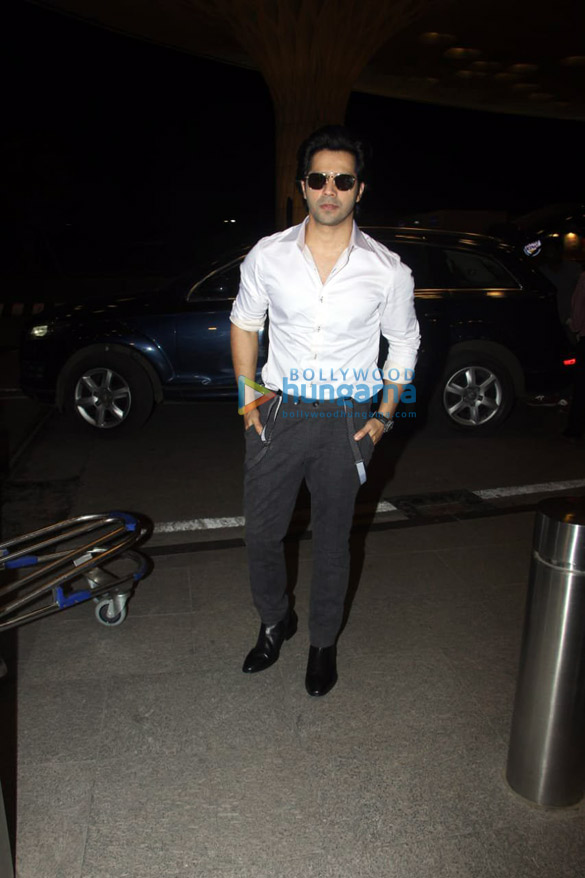 kajol abhishek bachchan shabana azmi and others snapped at the airport4 1