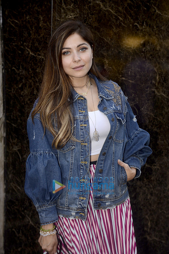 kanika kapoor snapped in mumbai 5 2
