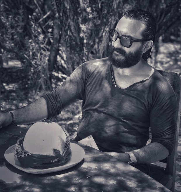 Kareena Kapoor Khan, Saif Ali Khan and Taimur Ali Khan make it a family affair while chilling in Maldives Kareena Kapoor Khan, Saif Ali Khan and Taimur Ali Khan make it a family affair while chilling in Maldives