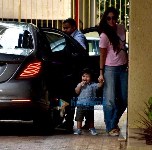 kareena kapoor khan and taimur ali khan snapped at karishma kapoors house 3
