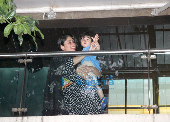 kareena kapoor khan snapped greeting her fans on her birthday 5