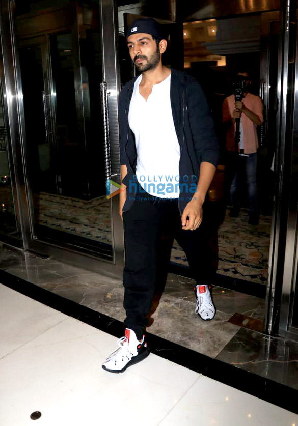 kartik aaryan snapped attending the mufti show at itc maratha 4
