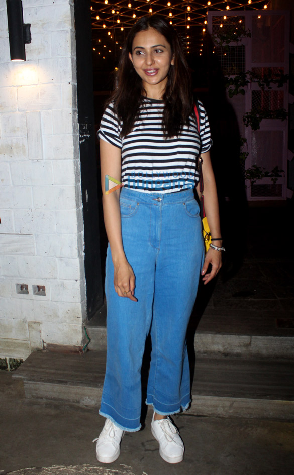 rakul preet singh snapped at a cafe in juhu 6