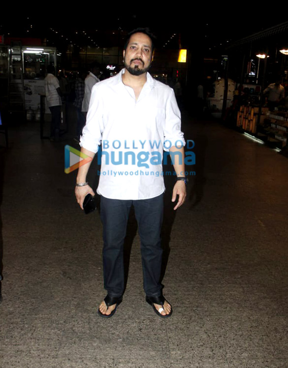 ranbir kapoor rishi kapoor neha dhupia and others snapped at the airport 2