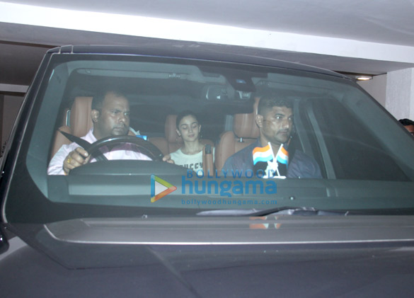 ranbir kapoor and alia bhatt snapped at karan johars house 4