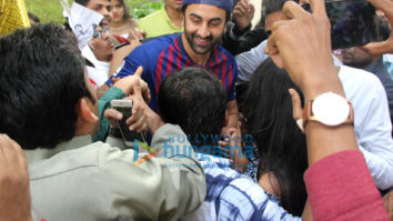 Ranbir Kapoor snapped with fans at his residence