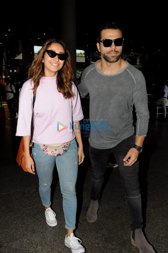 raveena tandon kriti kharbanda and others snapped at the airport1 1