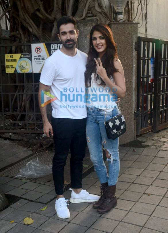 rhea chakraborty and varun mitra snapped in khar 4