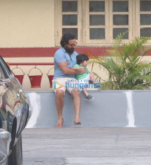 saif ali khan and taimur ali khan snapped in bandra 03