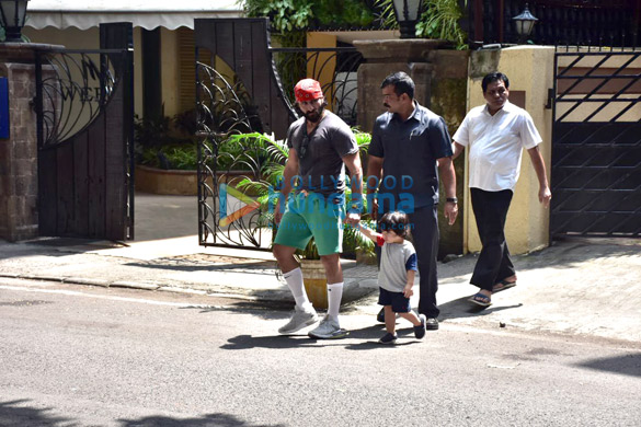 saif ali khan and taimur ali khan spotted in bandra 1 3