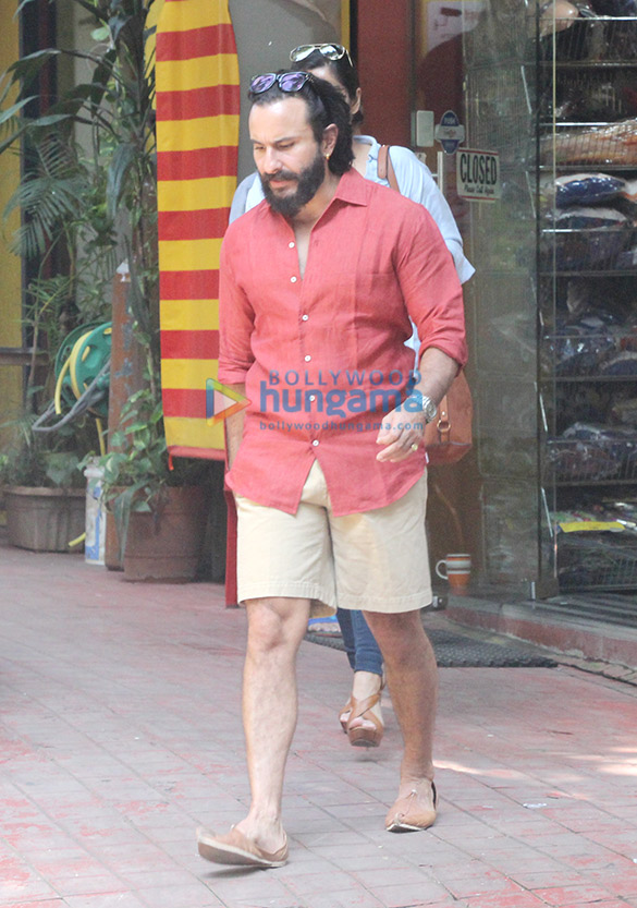 saif ali khan snapped in bandra 2 4
