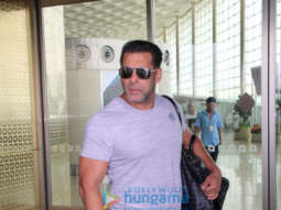 Salman Khan, Akshay Kumar, Twinkle Khanna and others snapped at the airport