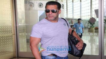 Salman Khan, Akshay Kumar, Twinkle Khanna and others snapped at the airport