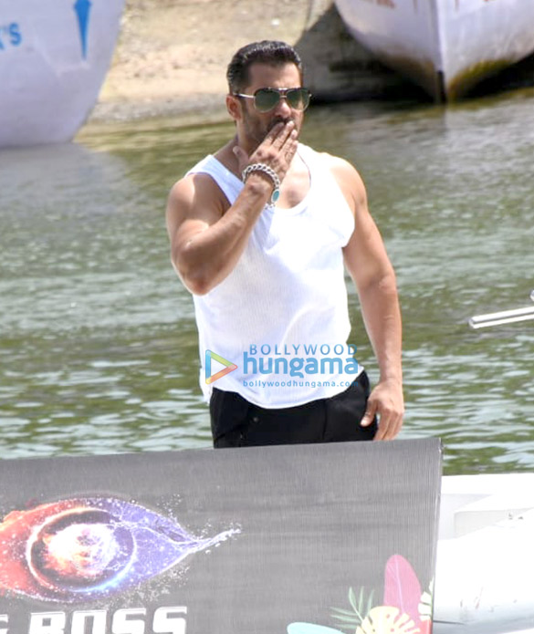 salman khan snapped at the launch of bigg boss 12 in goa 1 2