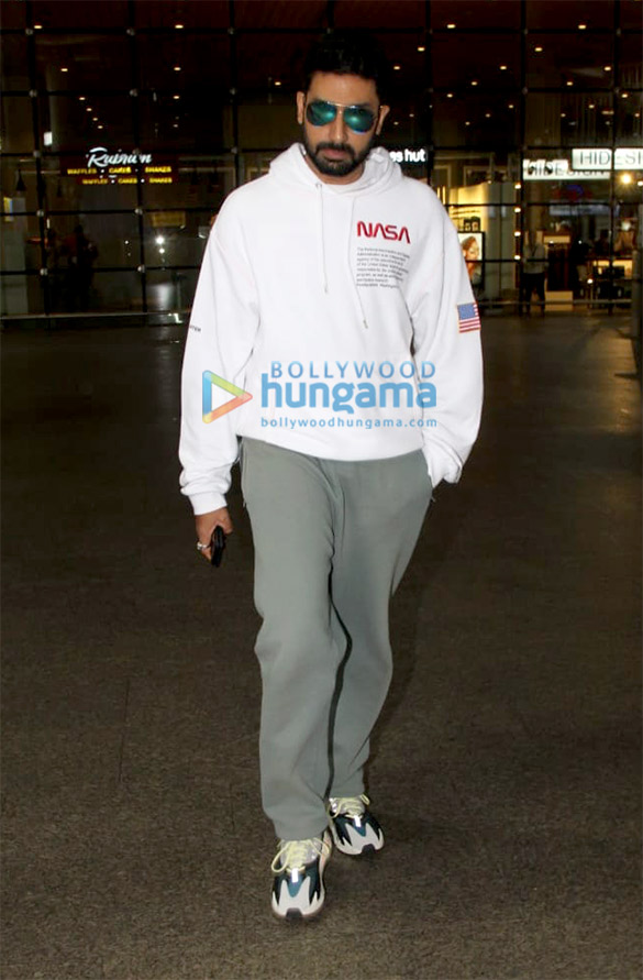 sanya malhotra anushka sharma and others snapped at the airport 2