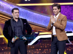 Shah Rukh Khan snapped on the sets of the show Dus Ka Dum
