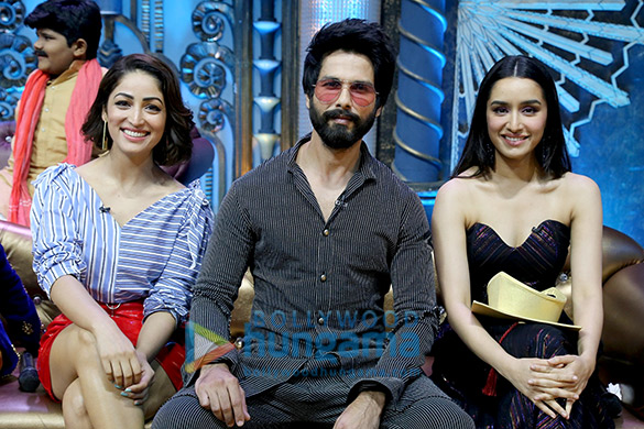 shahid kapoor shraddha kapoor and yami gautam snapped promoting batti gul meter chalu on sets of indias best dramebaaz 2