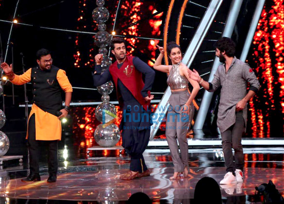 shahid kapoor and shraddha kapoor snapped on indian idol set to promote batti gul meter chalu 2