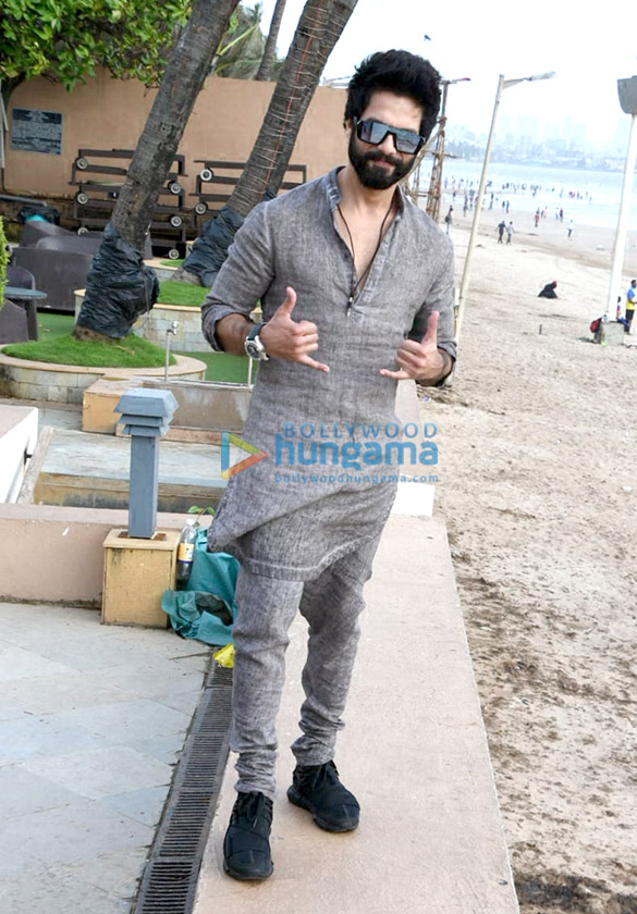 Shahid Kapoor snapped in Juhu during ‘Batti Gul Meter Chalu’ promotions