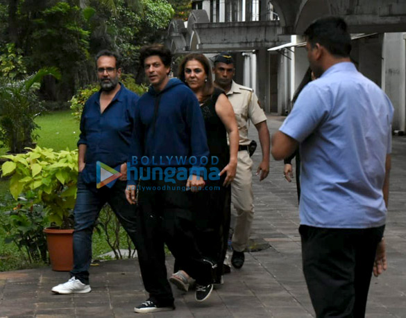 shahrukh khan snapped at karuna badwals birthday bash in andheri 5