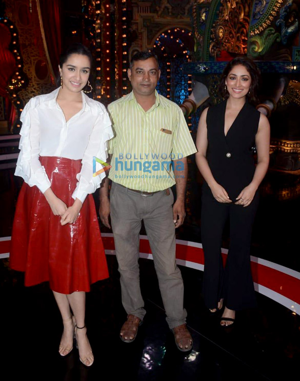 shraddha kapoor yami gautam and divyendu sharma snapped during batti gul meter chalu promotions on comedy circus 1