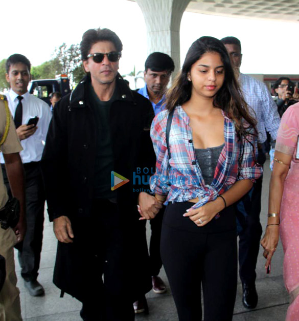 Shah Rukh Khan, Suhana Khan, Shruti Haasan and others snapped at the airport Shah Rukh Khan, Suhana Khan, Shruti Haasan and others snapped at the airport