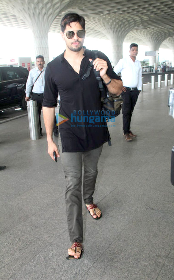 Sidharth Malhotra, Parineeti Chopra and others snapped at airport Sidharth Malhotra, Parineeti Chopra and others snapped at airport