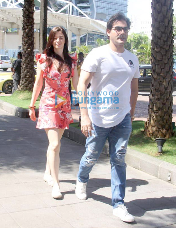 sohail khan arbaaz khan salim khan and family snapped post lunch at bkc 5