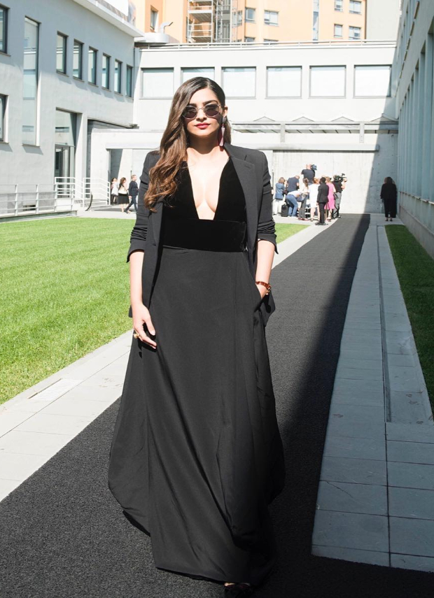 Sonam Kapoor at Milan Fashion Week for Giorgio Armani (1)