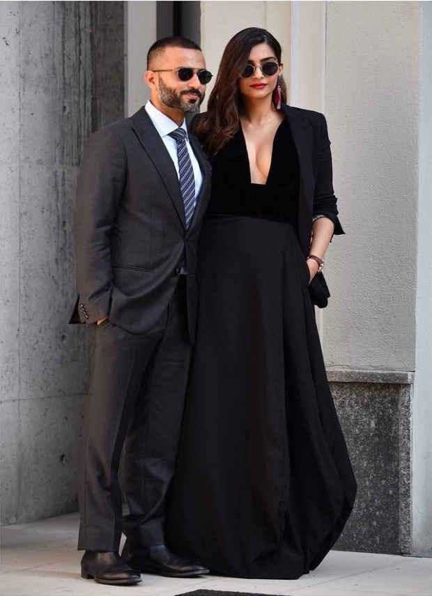 Sonam Kapoor at Milan Fashion Week for Giorgio Armani (4) (1)