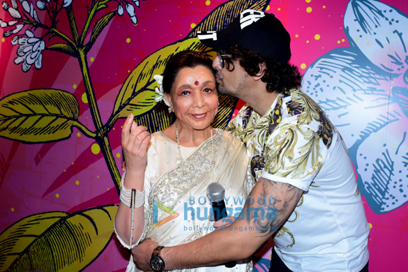 sonu nigam unveils his wax statue 2