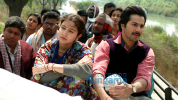 Movie Stills Of The Movie Sui Dhaaga – Made In India