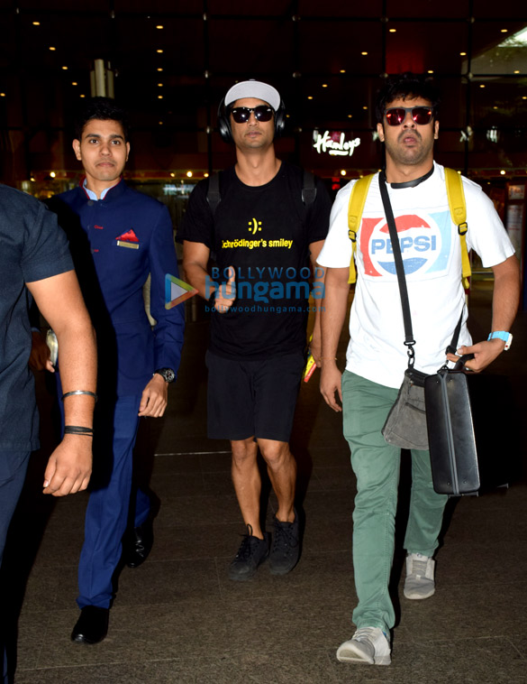 sushant singh rajput snapped at the airport 4