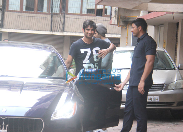 sushant singh rajput snapped with friends in bandra 6